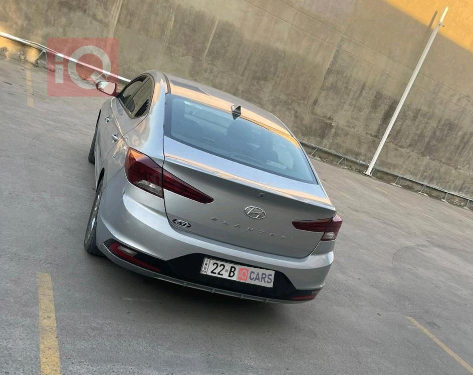 هیۆندای ئەلەنترا